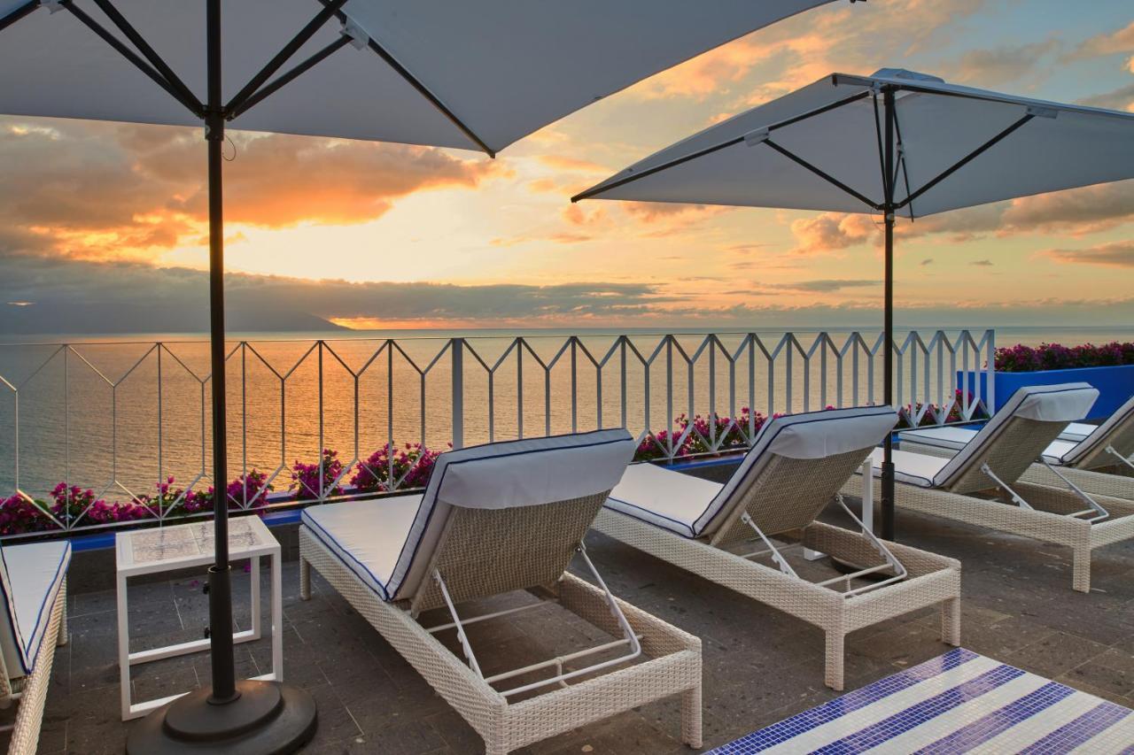 Hotel Luxury Patio Azul (Adults Only) ปูแอร์โตบาญาร์ตา ภายนอก รูปภาพ The rooftop pool at the Hotel