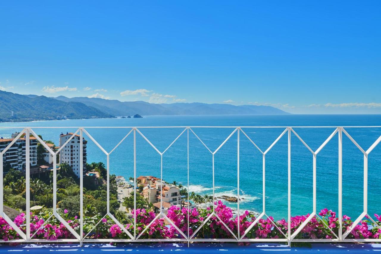 Hotel Luxury Patio Azul (Adults Only) ปูแอร์โตบาญาร์ตา ภายนอก รูปภาพ View of Acapulco Bay