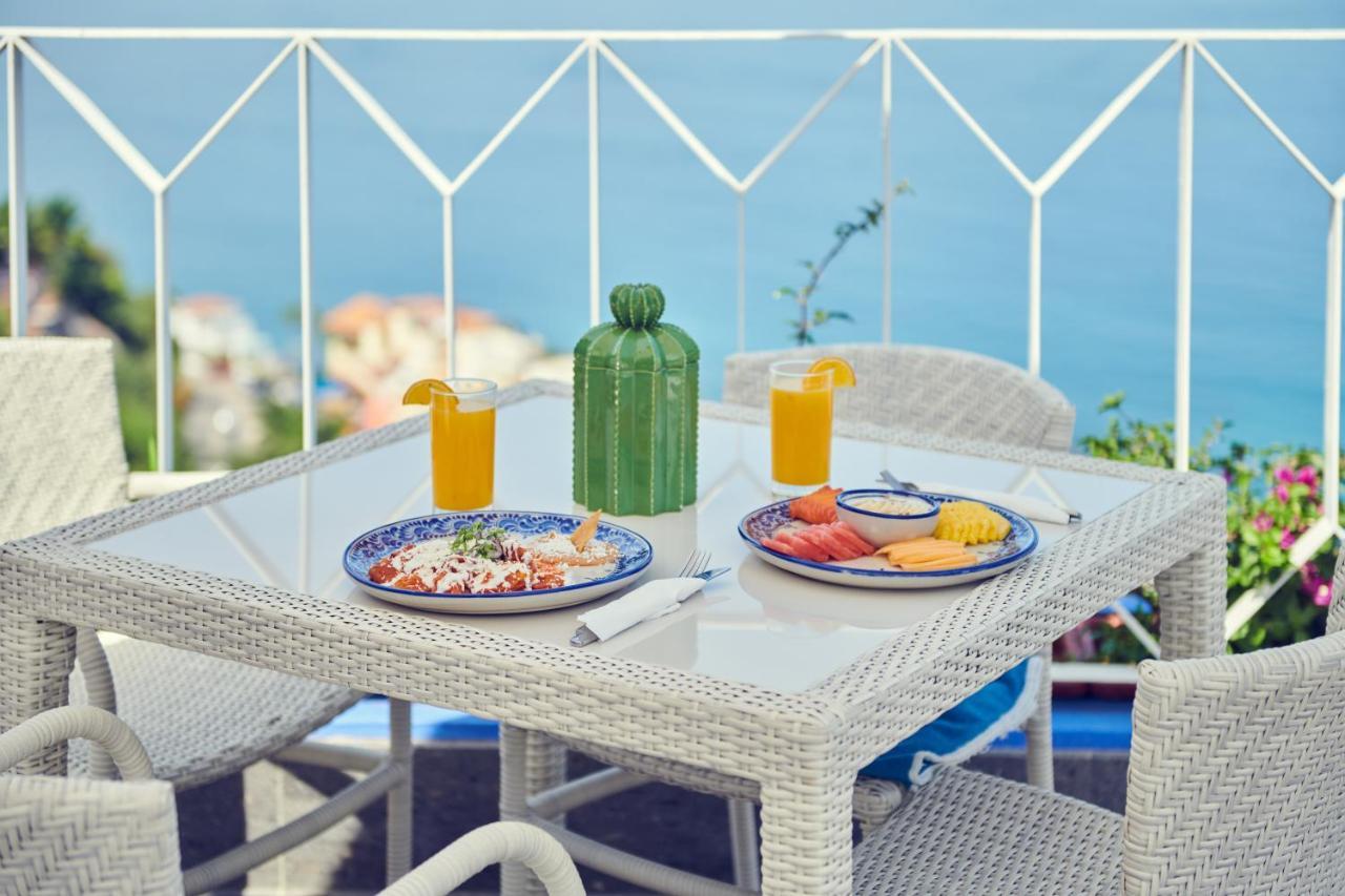 Hotel Luxury Patio Azul (Adults Only) ปูแอร์โตบาญาร์ตา ภายนอก รูปภาพ A typical breakfast