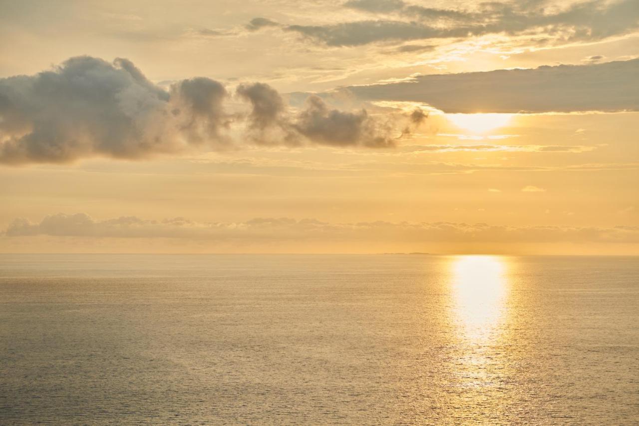 Hotel Luxury Patio Azul (Adults Only) ปูแอร์โตบาญาร์ตา ภายนอก รูปภาพ Sunset over the Atlantic Ocean