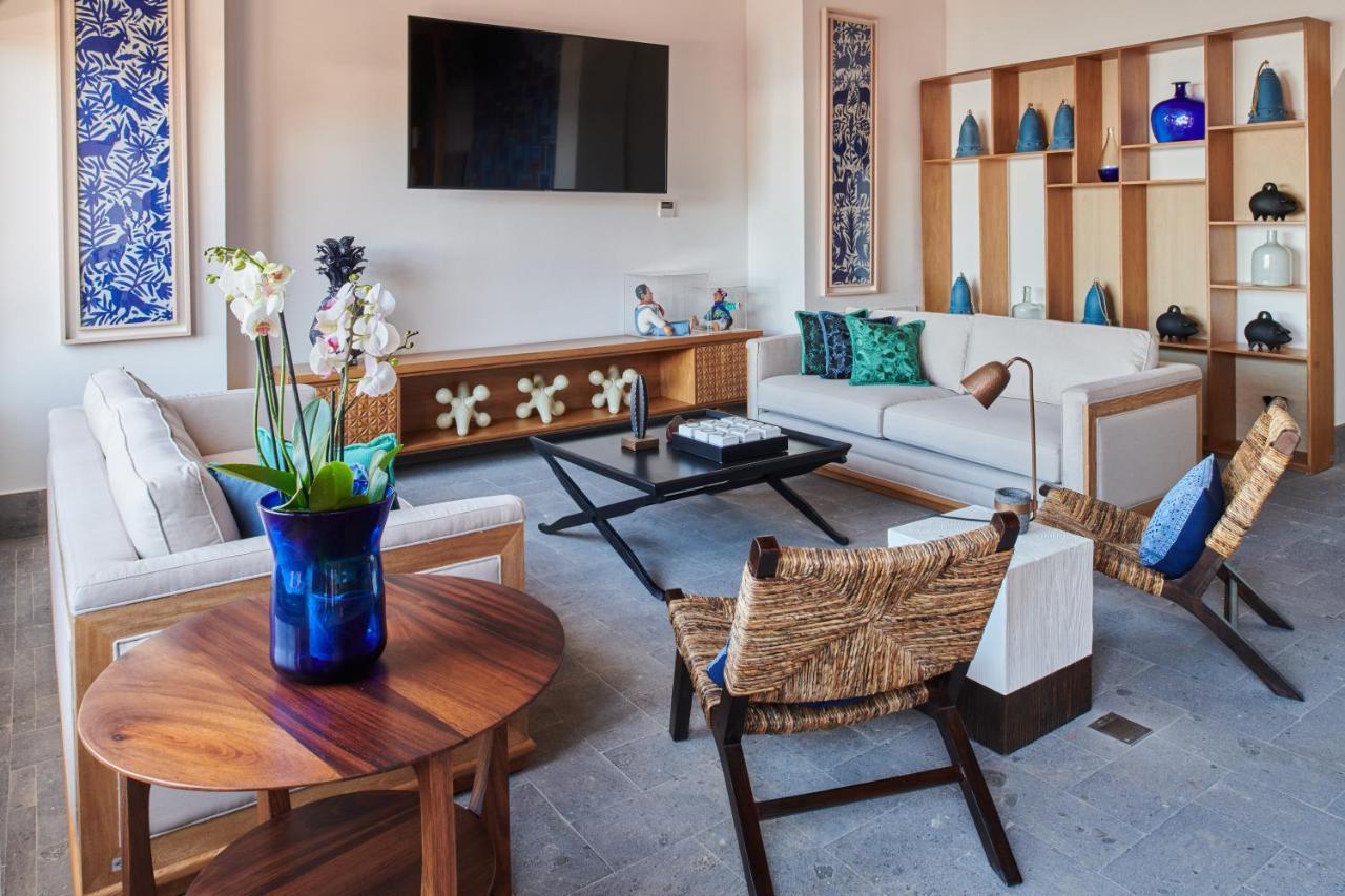 Hotel Luxury Patio Azul (Adults Only) ปูแอร์โตบาญาร์ตา ภายนอก รูปภาพ The living room of a suite at the hotel